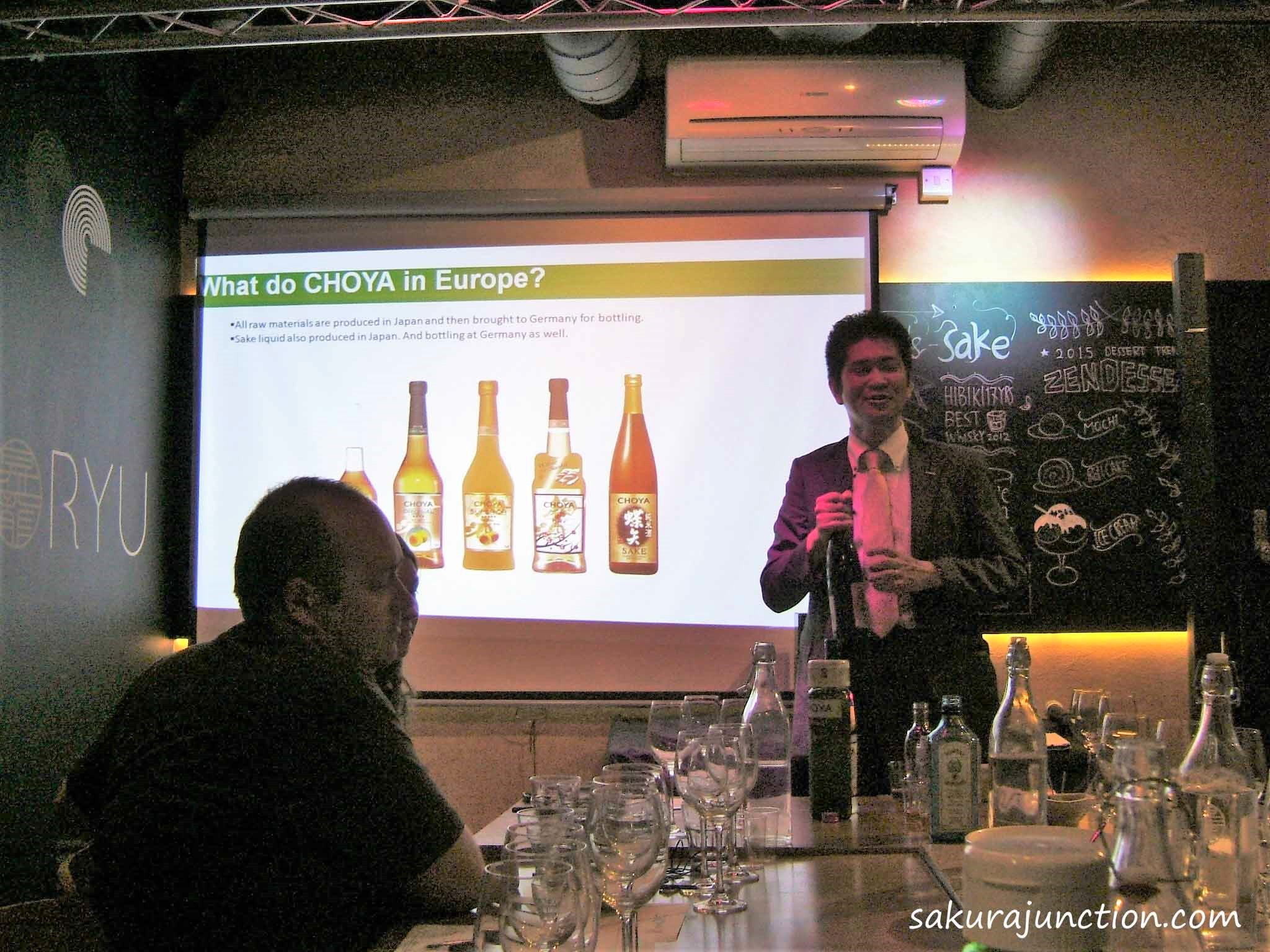 Mr' Suzuki in lecturing2